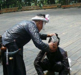 阿克苏欲带老伴游遍中国(带着老伴去旅游)