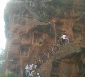 阿克苏乐山旅游攻略(乐山旅游攻略自由行路线推荐)