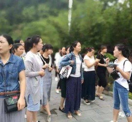 阿克苏中国的曲男伴游的简单介绍