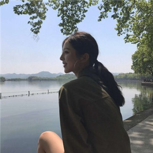 阿克苏私人伴游网带你看到天际，白色盐湖无际，蓝色天空无边