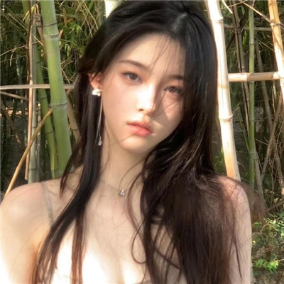 阿克苏与商务伴游共进晚餐，愉快的营业会谈起头了