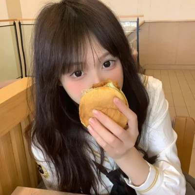 阿克苏伴游女生李心怡的资料