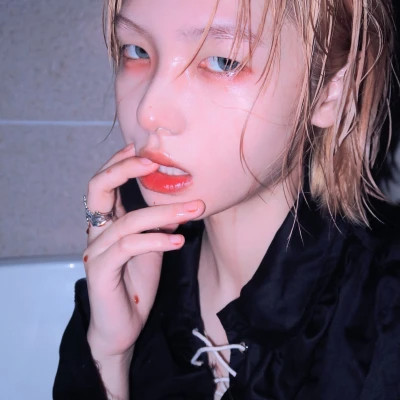 阿克苏伴游女生樱花漫舞的资料