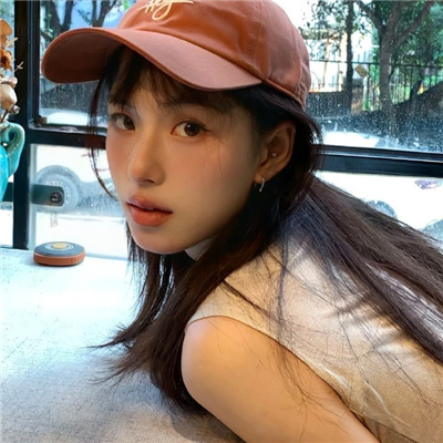 阿克苏伴游女生杨梦研的资料