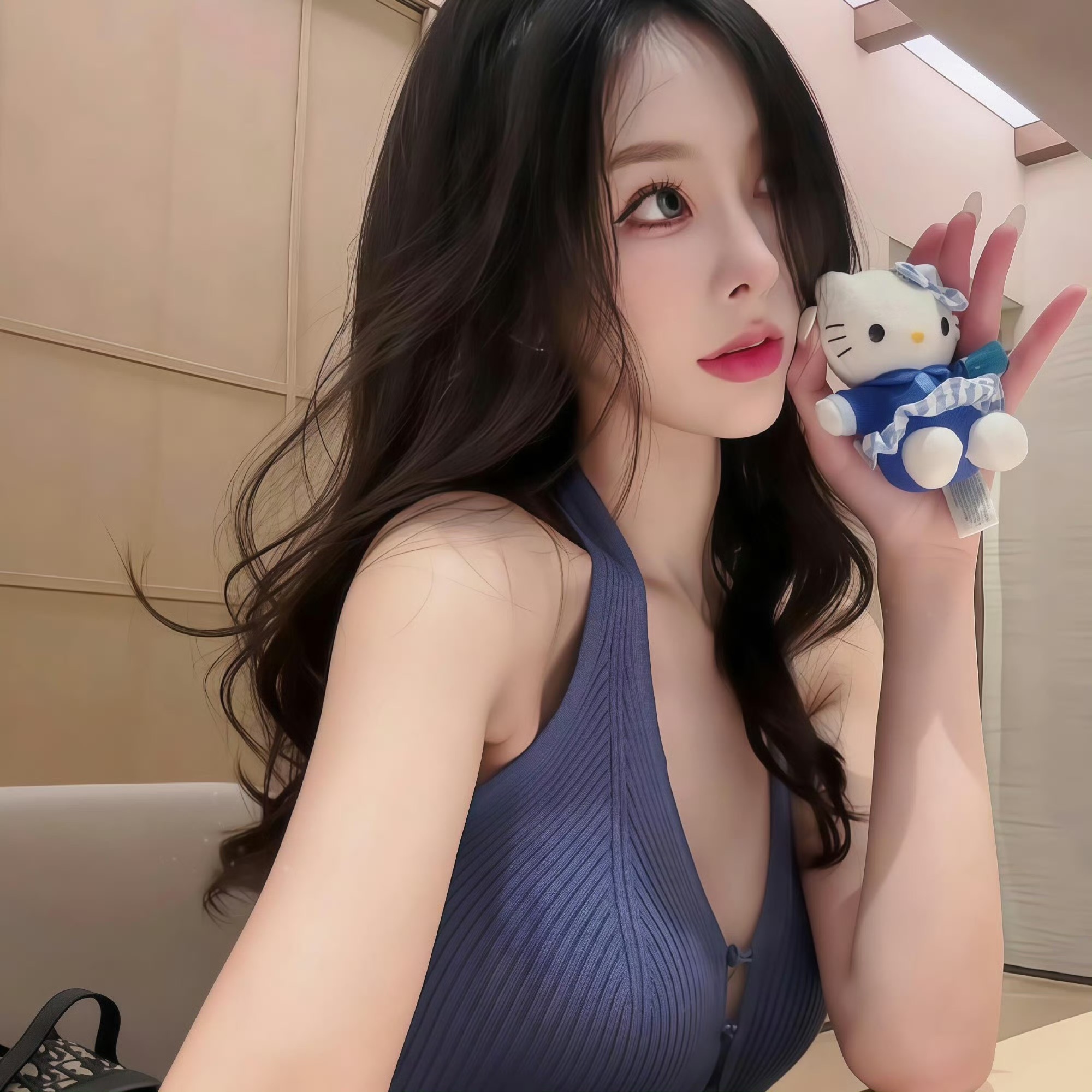 阿克苏伴游女生鹿小婷的资料