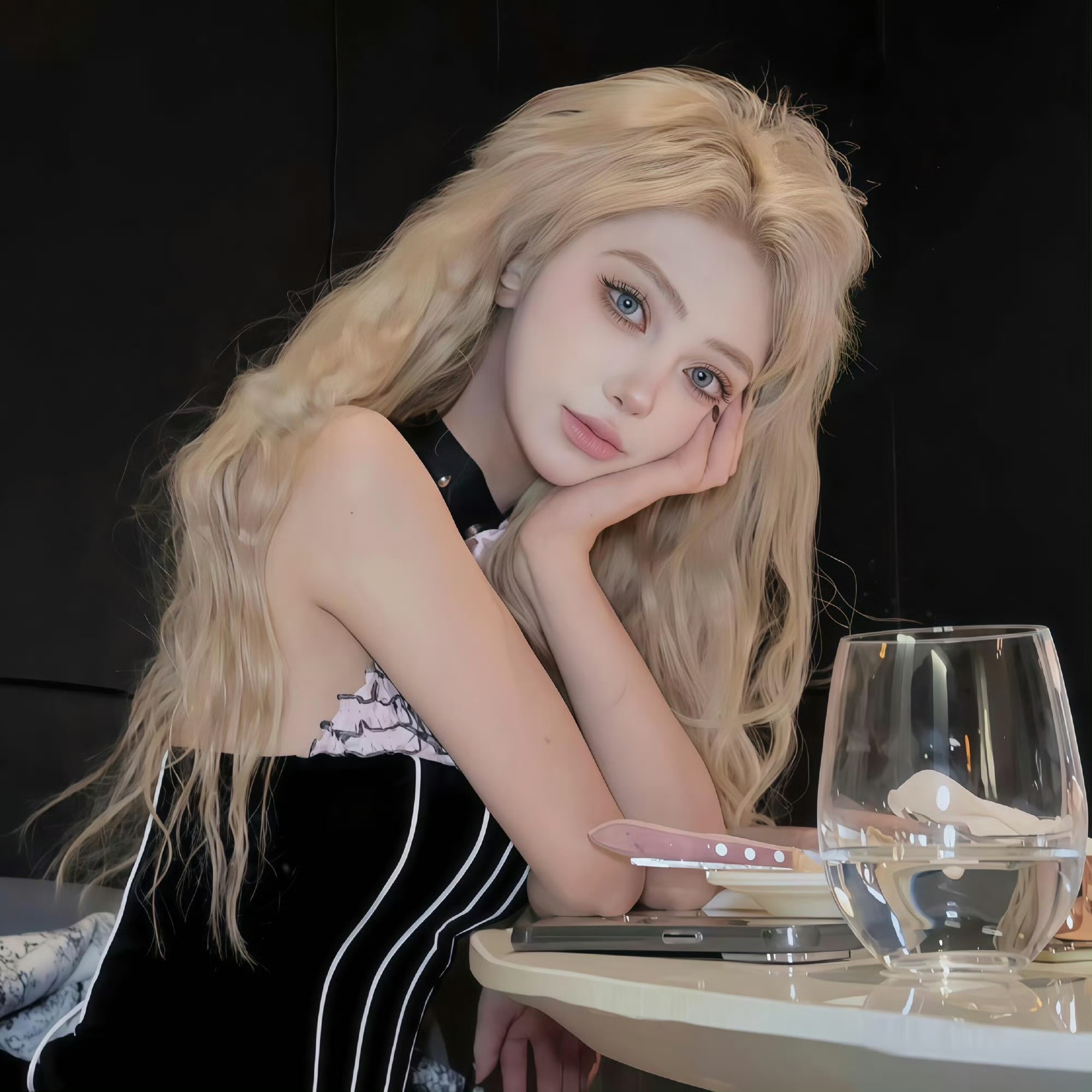 阿克苏伴游女生晨露的资料