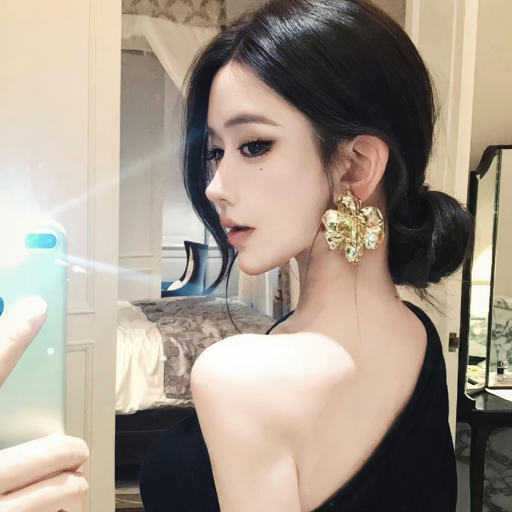 阿克苏伴游女生靖骊萍的资料