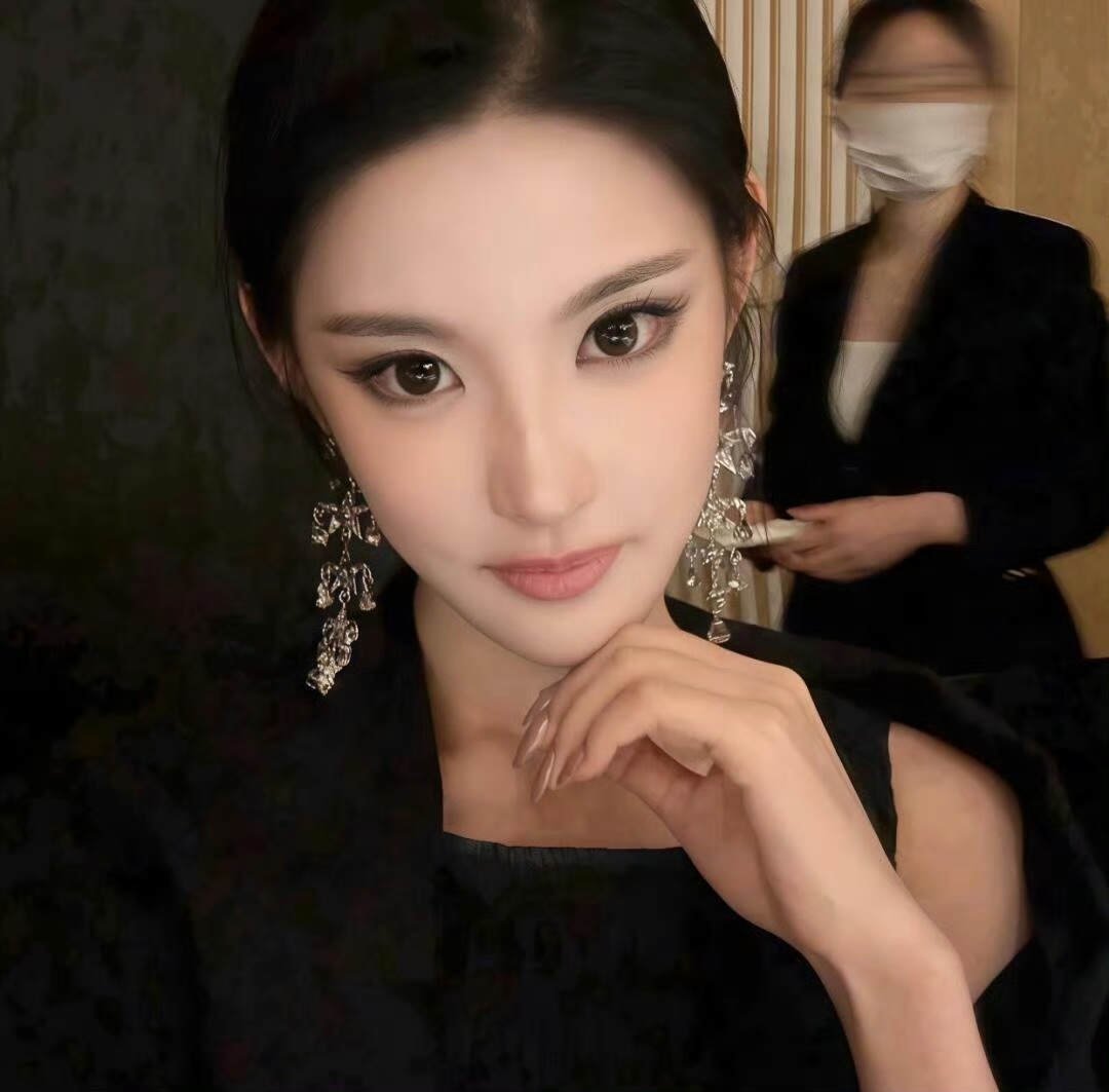 阿克苏伴游女生 | Isabella Chen的资料